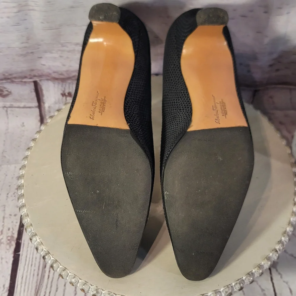 Vintage Salvatore Ferragamo Black Pebble Textured Suede Low Heel Pumps Italy 9B